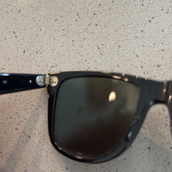 Ray-ban wayfarer sunglasses - Picture 4 of 6